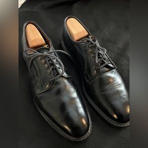 Allen Edmonds Men’s Lennon Lug Derby shoes with Lug Soles in Black Leather